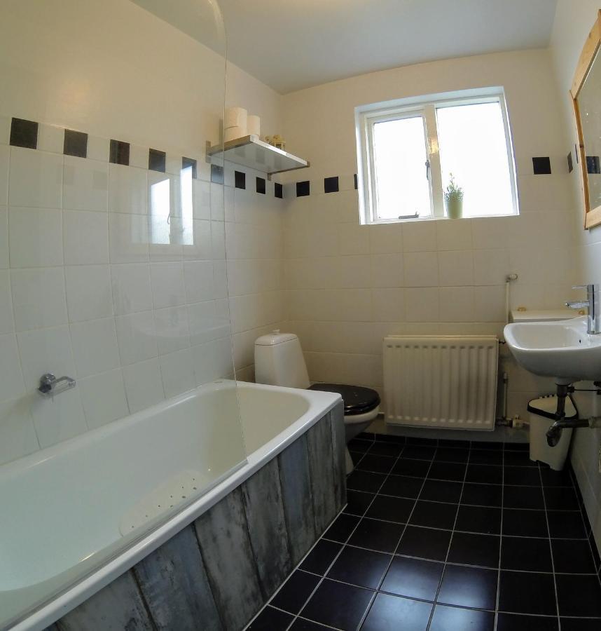 Skjolbraut - Cozy Apartment - Central Location - Free Parking - Close To A Public Swimming Pool And Sky Lagoon Рейкьявик Экстерьер фото